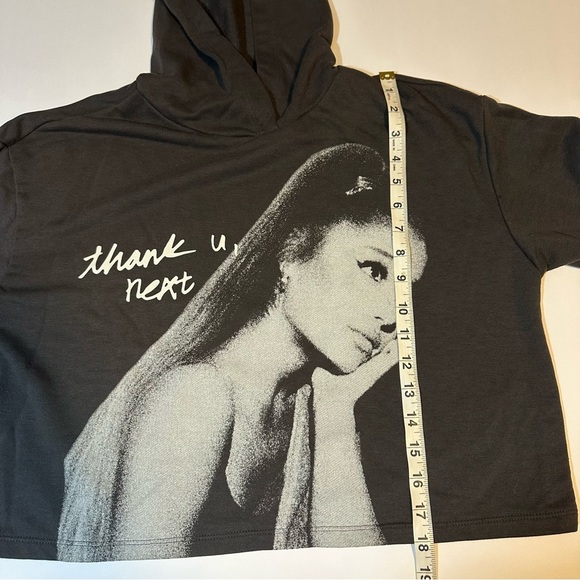 H & M 2022 Ariana Grande Thank You Next Sweatshirt Cropped Hoodie Sz 16/18Y - Picture 5 of 6